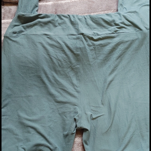 Lularoe TC green leggings - Picture 3 of 3